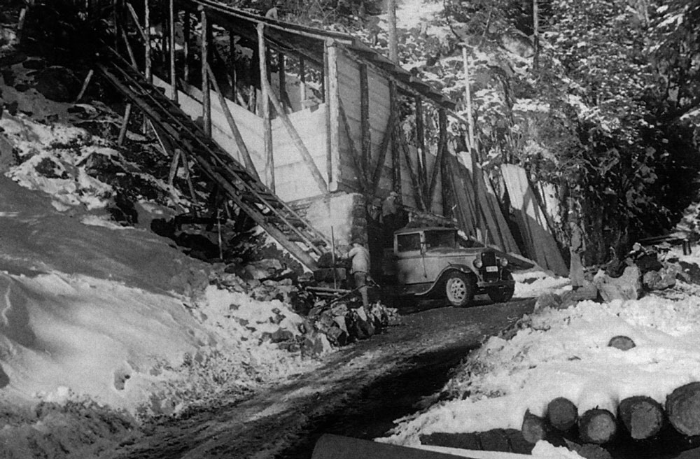 Kohlensilo mit Rollwagenaufzug